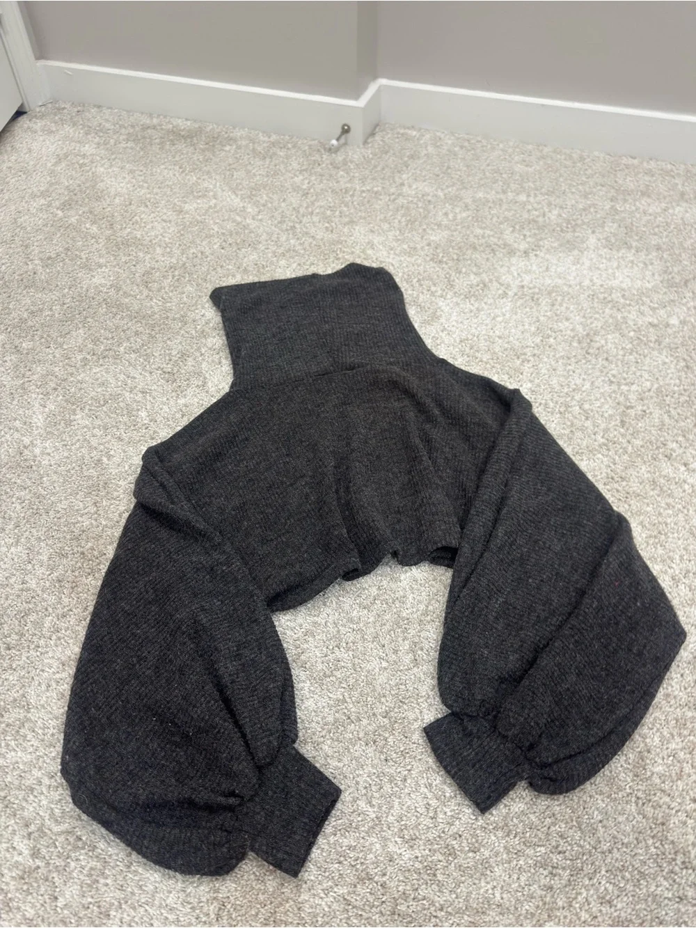 AKIRA cropped turtleneck